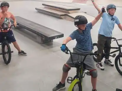 Tricks mit BMX-Rad oder Skateboard: Auch das geh&ouml;rt zum Casa-Herbstferienprogramm.