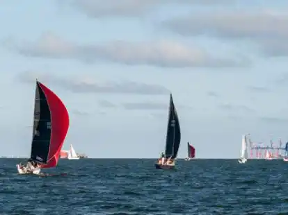 Die Hooksail-Regattaserie hat sich in fast zwei Jahrzehnten zu einem fest etablierten Segelsport-Ereignis im Jaderevier entwickelt und erfreut sich regen Zuspruchs durch die Regattafreunde aus Hooksiel und Horumersiel.