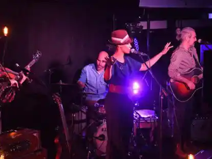 Kr&ouml;nender Abschluss der Herbstkonzerte des Kulturvereins: Tokunbo & Band im Huder Kulturhof.