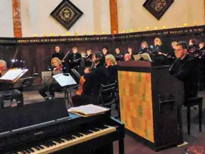 Der Chorraum der St. Martinskirche zu Hinte wurde am Wochenende zum Konzertsaal.