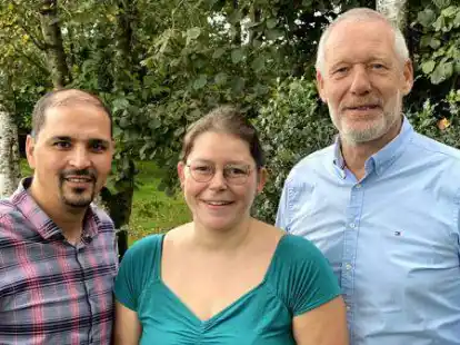 K&uuml;nftig auch im Verwaltungsausschuss mit Stimmrecht dabei: Das Los hat den sechsten Sitz an das Team Hatten vergeben, er wird besetzt von Walter Schleef (rechts). Auch zur Fraktion geh&ouml;ren Vedat &Ouml;zipek und Andrea Porsch.