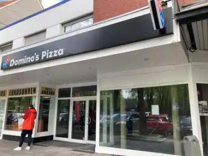 Seit April nahezu unver&auml;ndert &ndash; auf jeden Fall aber weiter geschlossen: der erste Domino&rsquo;s Store in Emden.
