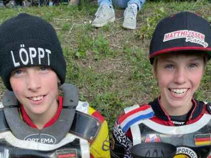 Freuen sich &uuml;ber den dritten Titelgewinn in Folge: Thies Schweer (links) und Lester Matthijssen vom MSC Moorwinkelsdamm