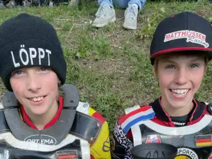 Freuen sich &uuml;ber den dritten Titelgewinn in Folge: Thies Schweer (links) und Lester Matthijssen vom MSC Moorwinkelsdamm