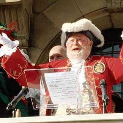 &bdquo;Gallimarkt-Urgestein&ldquo; Trevor Heeks gibt dreimal ein &bdquo;hip hip Hurra&ldquo; auf den Gallimarkt.