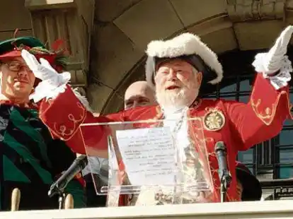 &bdquo;Gallimarkt-Urgestein&ldquo; Trevor Heeks gibt dreimal ein &bdquo;hip hip Hurra&ldquo; auf den Gallimarkt.