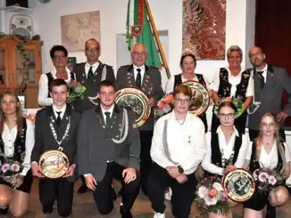 In S&uuml;rw&uuml;rden erfolgte die Proklamation des neuen K&ouml;nigshauses vom Golzwarder Sch&uuml;tzenverein.
