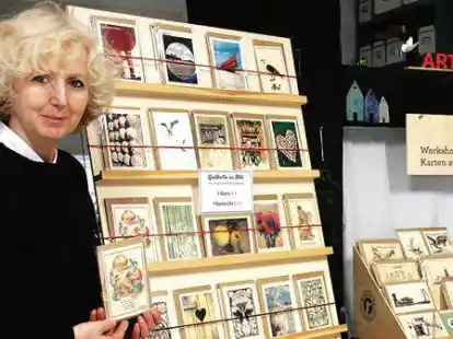 Bietet wieder Kurse an: Tara Frese. Die Karten aus ihrer Manufaktur stellt sie mit der Fototransfer-Technik her, die sie in einem der Workshops vermittelt.