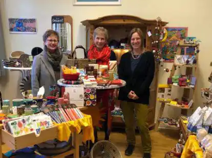 Sie k&uuml;mmern sich ehrenamtlich um den Weltladen: (v.l.) Andrea Immel, Elisabeth Stein und Susanne Fildebrandt.