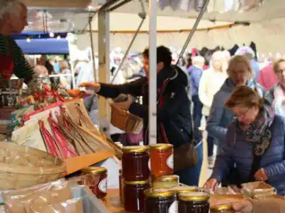 Der Bauernmarkt Altenoythe lockt immer tausende Besucher an.
