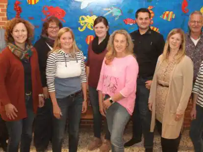 Der neue Vorstand mit Kassenpr&uuml;fern (v.l.): Frank Roelfes, Monika Bohmann-Laing, Gaby Oldiges, Rita Varelmann, Kerstin Vo&szlig;mann, Rita Siemer-Geers, Nick Kober, Anja Kallage, Thomas Krogmann und Natalja Schr&ouml;der. Es fehlt Khasim Muhammad.