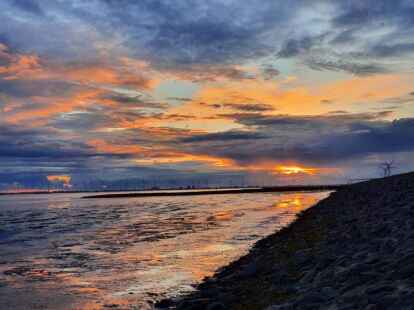 Joachim Heeren: &bdquo;Dieses Bild entstand bei einem abendlichen Spaziergang am Seedeich in Larrelt. An dem Abend war sonst niemand dort. Schade eigentlich, bei diesem Anblick.&ldquo;