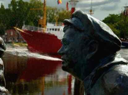 Ursula Pahlke hat uns dieses Foto vom Ratsdelft geschickt. Bei einem Krankenhausaufenthalt in Bremen hatte sie 2021 eine &bdquo;tolle Bettnachbarin&ldquo; aus Emden. Ein Kontakt entstand. im Sommer trafen sich beide in Emden. Ursula Pahlke schreibt: &bdquo;Als ich von Ihrer Fotoaktion gelesen habe, musste ich sofort an unseren Stadtbummel denken.&ldquo;