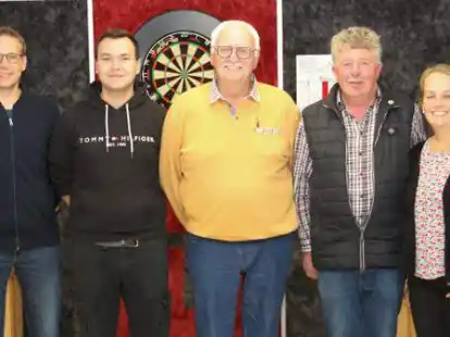 Der MTV-Vorstand mit (von links): Niklas Wulff, Jonas  N&uuml;nnemann, Hajo M&uuml;ller, Werner Peters, Melanie Grotheer