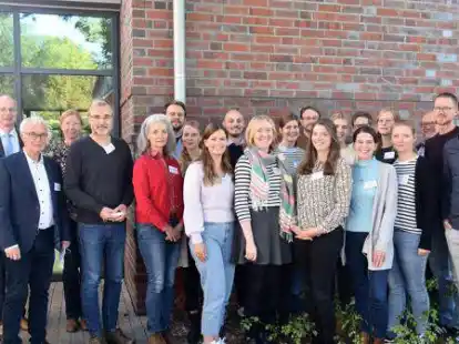 Die neuen Lehrkr&auml;fte mit (von links) Matthias Soika, Uwe Kathmann und Prof. Dr. Franz B&ouml;lsker.