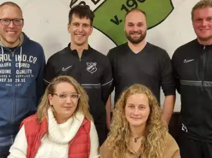 Der neue Vorstand des SV Bethen (vorne, von links): Saskia Neumann und Theresa Engelbart; (hinten, von links): Eike P&ouml;hler, Simon Niemeyer, Lukas Meyer-Schene und Philipp Hermes