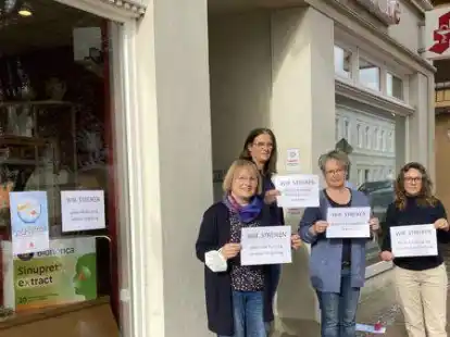 Haben gestreikt: (von links) Silke Boehmann, Kerstin K&uuml;hling, Andrea Becker und Martina R&ouml;hr von der Peter-Apotheke.