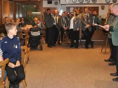 Blick auf die Siegerehrung beim Schlussschie&szlig;en des Sch&uuml;tzenbunds in Annenheide.