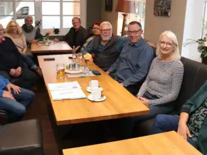 Beim Stammtisch von ehrenamtlichen Betreuerinnen und Betreuern aus dem Landkreis Oldenburg (von links): Martin Mumme, Ulrich Becker, Christine van R&uuml;schen, Magrit K&auml;hler, Helmut Krause, Doris Peters, Heinz Fangmann, Rolf van R&uuml;schen, Thea Clau&szlig;en und Gisela Graef