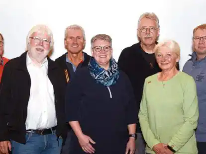 Ein Teil des neuen UW-Vorstands, den die Mitglieder k&uuml;rzlich w&auml;hlten