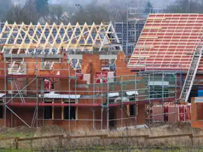 Viele haben ihn nach wie vor: den Traum vom eigenen Haus (Symbolbild): Doch kann man sich das leisten? In Apen wird ein neues Baugebiet ausgewiesen, die teuren Gemeindegrundst&uuml;cke kosten hier 160 Euro der Quadratmeter.