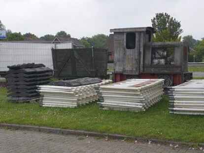 Lange stand sie auf dem Barre-Platz im Eckbereich Stahlwerkstra&szlig;e/Schulstra&szlig;e: Nun wird ein neuer Platz f&uuml;r die historische Kleinlok gesucht, auf der Kreiselinnenfl&auml;che darf sie nicht stehen.