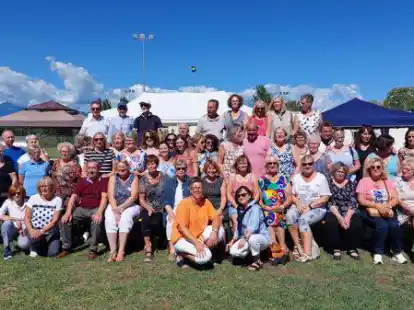 Dieses Foto mit G&auml;sten und Gastgebern entstand im September beim Besuch der Huder in Fiume Veneto.