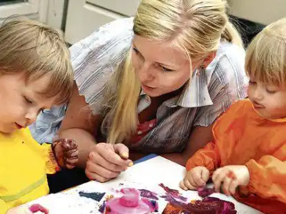 Erzieher arbeiten unter Dauerstress, Schuld ist der Fachkr&auml;ftemangel und mittlerweile ein erh&ouml;hter Krankenstand.