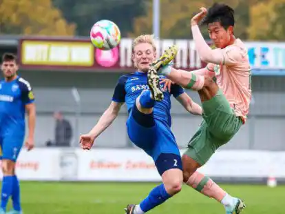 Was gegen Werder schon ganz gut klappte, gelang beim FC St. Pauli noch besser: Emdens Nick Köster und Co. gingen sehr giftig in die Zweikämpfe.