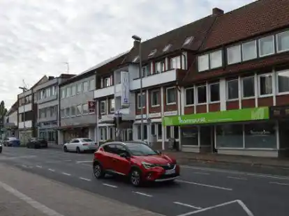 An der Langen Stra&szlig;e 66 er&ouml;ffnet bald der Vitaminpunkt, an der Nummer 70 (hinten links/zwischen Frerker und NWZ) zieht die Fahrschule Tholen aus. Diese ist ab dem 9. Januar am Werner-Eckart-Ring 8 zu finden.