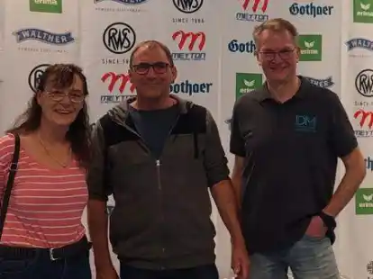 Elke Dehn, Michael Kassner und Gerold Meyer-Nicolaus (von links) nahmen f&uuml;r den Sch&uuml;tzenverein L&uuml;erte-Holzhausen an den Deutschen  Meisterschaften im Sportschie&szlig;en teil.