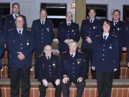Gruppenbild mit : Heiko Basshusen (rechts), dahinter Hans-J&uuml;rgen Zech