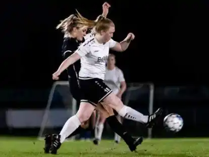 Die FSG Gehlenberg-Neuvrees/Hilkenbrook/Rastdorf (in Wei&szlig;, hier Lina Hansen beim 3:1-Sieg bei der SG Hemmelte/Lastrup/Kneheim) ist wieder Spitzenreiter.