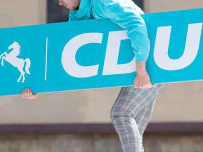 Weg von Rechtsau&szlig;en: &bdquo;L&ouml;sungsorientierte Pressearbeit und keine eitle Selbstdarstellung&ldquo; h&auml;lt die Emder CDU f&uuml;r den richtigen Weg zu weniger Politikverdrossenheit.