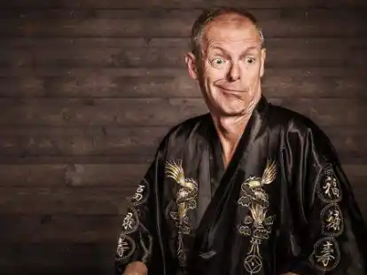 Tritt in der Neerstedter B&uuml;hne auf: J&uuml;rgen Henne zeigt &bdquo;Allein in der Sauna&ldquo;.