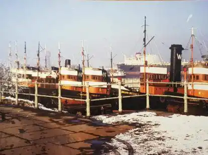 Liegeplatz im Emder Hafen: Schlepper der Reederei Wessels. Die Aufnahme entstand um 1970.