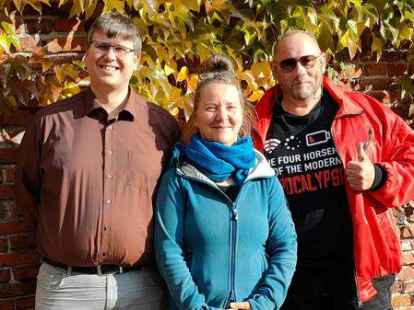 Wissen, dass Musik verbindet: Tobias Kokkelink, Leiter der Musischen Akademie, Heidemarie Heyer vom Treffpunkt Barenburg und Hobby-Ralley-Fahrer Johannes Reentjes.