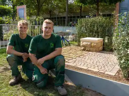 Haben den siebten Platz beim bundesweiten Landschaftsg&auml;rtner-Cup in N&uuml;rnberg geholt: Jano Br&uuml;ning (links) von GaLaBau Kreye aus Ganderkesee und Jan Paul Middelberg von Meyer zu H&ouml;rste aus Bad Rothenfelde.