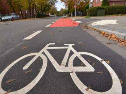 Die sanierte Popenser Stra&szlig;e k&ouml;nnte Fahrradstra&szlig;e werden, doch ein Vorbild f&uuml;r andere Stadtstra&szlig;en ist sie nicht, weil woanders der Platz fehlt.