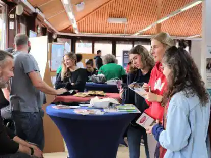 Infos satt: 75 Tr&auml;ger und 100 Einrichtungen kl&auml;rten Studierende &uuml;ber ihre Arbeit auf.