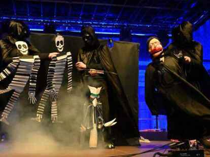 F&uuml;r eine lustig schaurige und temporeiche Show sorgten die Puppets in Minutes.