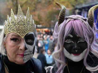 Zogen die Blicke auf sich: Kerstin (l.) und Theres Schmid aus Werdum.