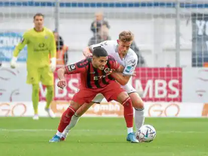 Die VfB-Erfolgsgaranten Sebastian Mielitz (links) und Oliver Steurer (rechts) und Viktoria-Pechvogel Simon Stehle