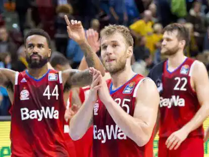 Feierten einst als Mitspieler bei Bayern M&uuml;nchen Erfolge:  Nun stehen sich Oldenburgs Co-Trainer Bryce Taylor (links) und Ulms Cheftcoach Anton Gavel an der Seitenlinie gegen&uuml;ber.