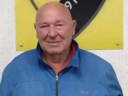 Ist seit &uuml;ber 40 Jahren f&uuml;r den TuS Eintracht Hinte aktiv: Karl-Heinz Harms wurde mit seiner Frau Anita zum Ehrenmitglied ernannt.