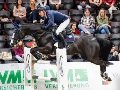 Mario Stevens mit der zehnj&auml;hrigen Stute Botakara