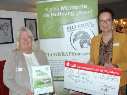 Der Rotaryclub Friesoythe-Artland-Cloppenburg spendete an den Verein Flugkraft (von links): Iris Pulsfort und  Clubpr&auml;sidentin Hiltrud Witte.