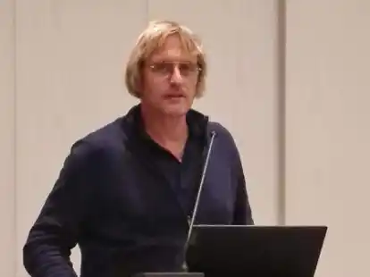 Wilfried Abheiden vom Betreuungsverein Cloppenburg erl&auml;uterte die Aufgaben des Betreuungsvereins beim Treffen der Behindertenbeir&auml;te im Kreis Cloppenburg.