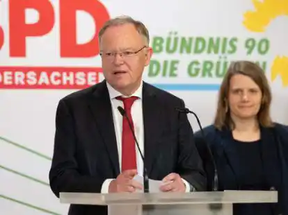 Pr&auml;sentieren den rot-gr&uuml;nen Koalitionsvertrag: Stephan Weil (SPD), Ministerpr&auml;sident von Niedersachsen, und seine designierte Stellvertreterin Julia Willie Hamburg (Gr&uuml;ne)
