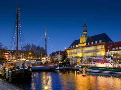 Die Museumsschiffe im Delft sollen in der Weihnachtszeit nicht nur beleuchtet werden. Eine Idee der Arbeitsgemeinschaft ist es, einen Rundlauf mittels eines Pontons zwischen Hafentor und Schreyers Hoek zu schaffen.